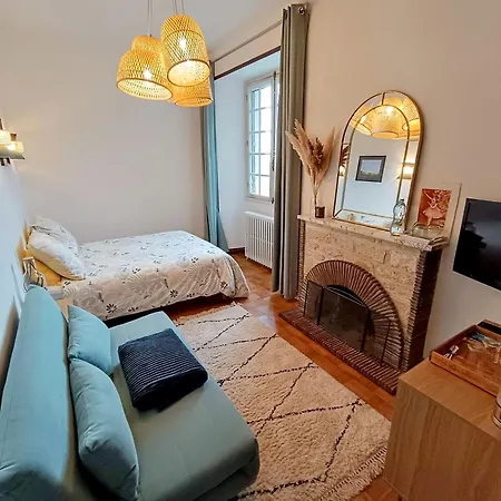 فندق مبيت وإفطار La Fontaine Du Mas 3*